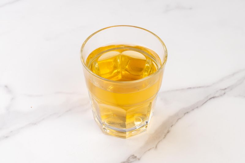 كوب شاي بالليمون والنعناع