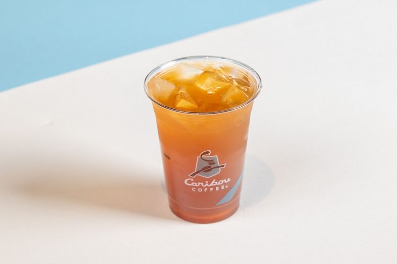 شاي مثلج بالتوت الأحمر والليمون