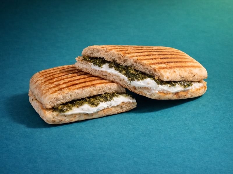 زعتر و لبنة