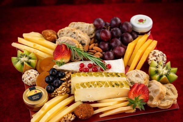 طبق الأجبان المميز