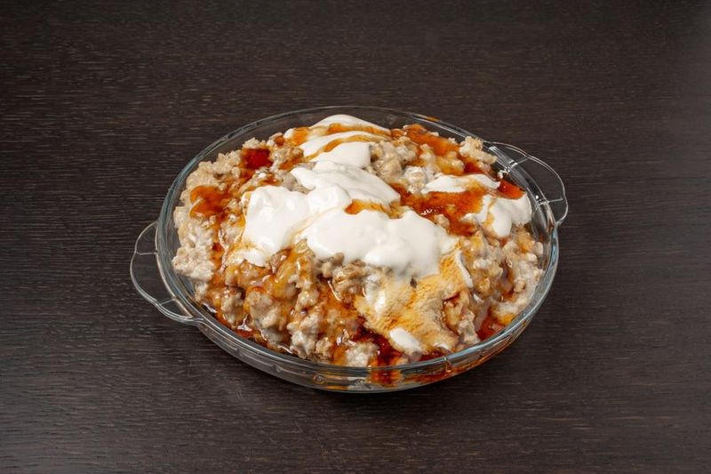 فتة بالتمر و قشطة