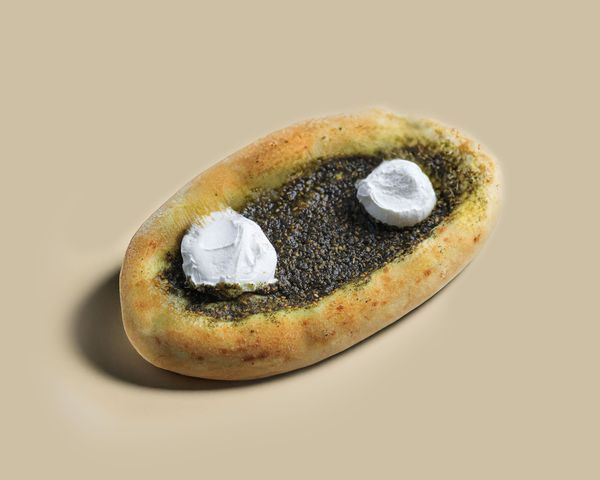 فطيرة لبنة بالزعتر