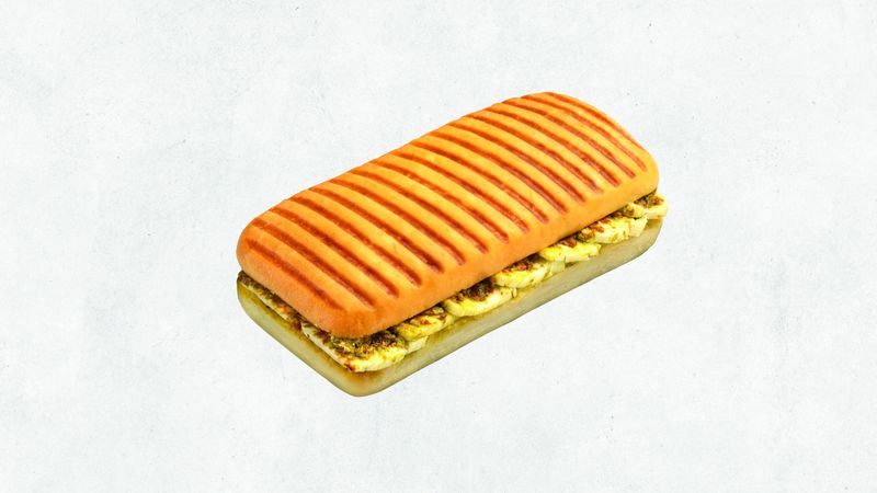 بانيني حلومي بالبيستو