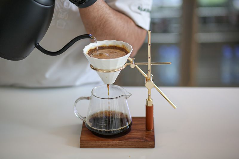 قهوة مقطرة ڤي سكستي - وسط