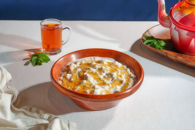 معصوب قشطة و جبن مع عسل