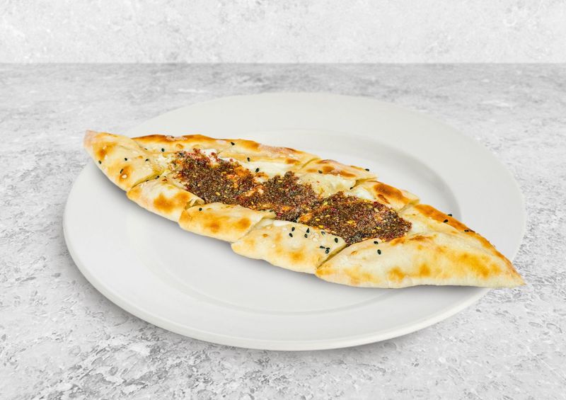 فطيرة جبن بالزعتر