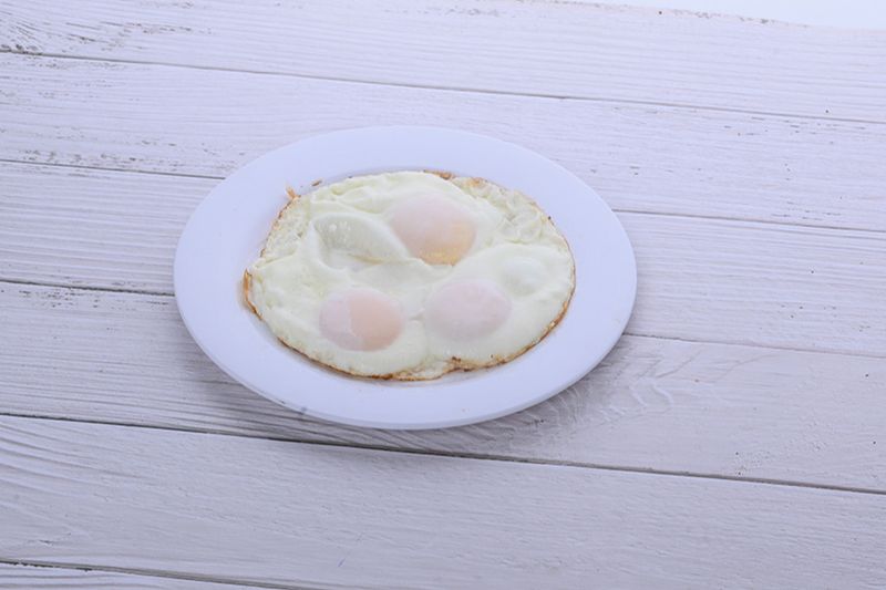 بيض عيون بالجبن