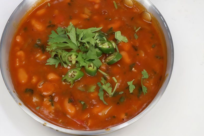 فاصوليا حمراء بالتونة