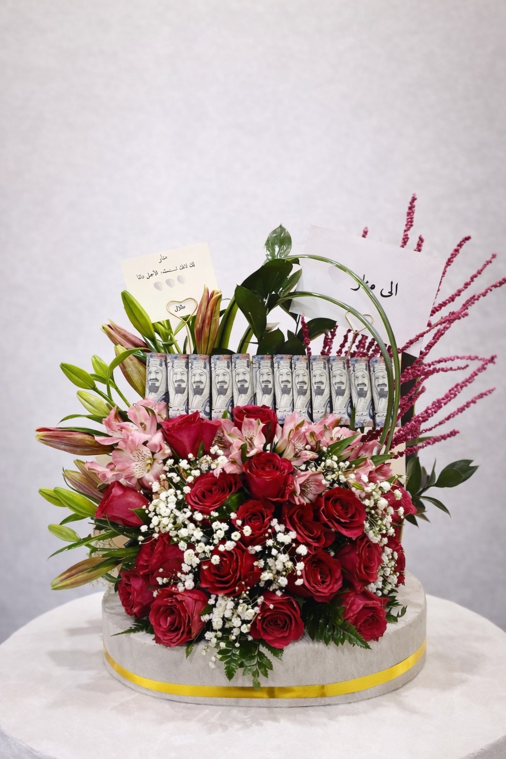 ورد طبيعي احمر ستاند بيج