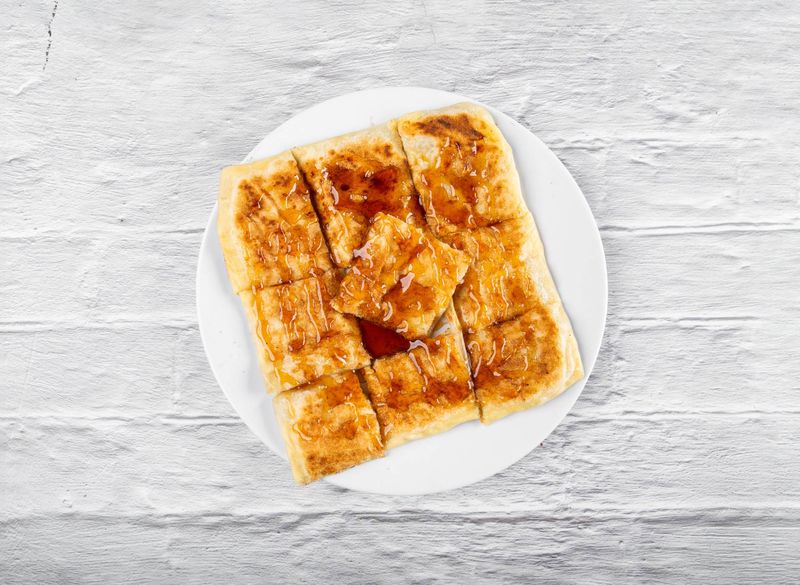 مطبق لبنة بالعسل