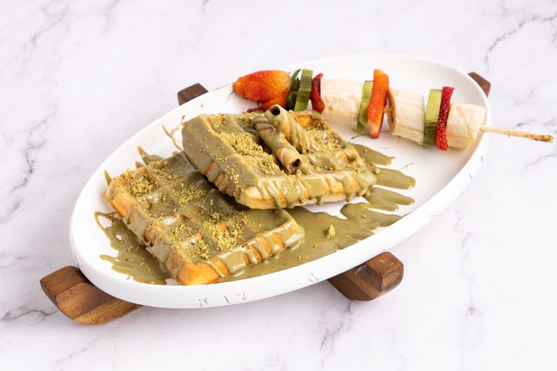 وافل فستق بالمكسرات