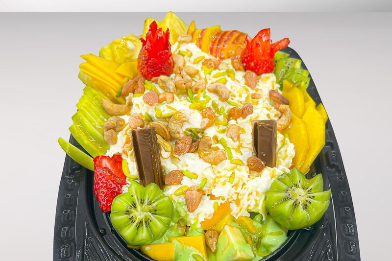 سلطة ملكي عائلي بالقشطة والمكسرات