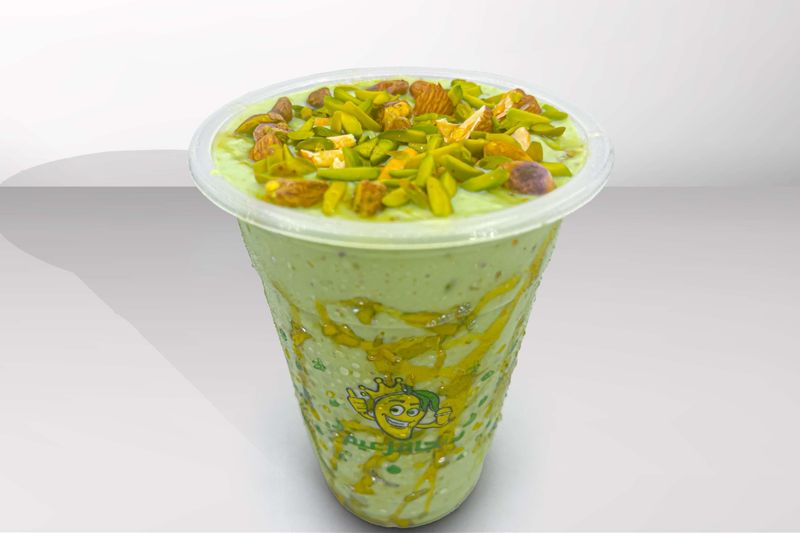 افوكادو بالعسل والمكسرات - كأس وسط