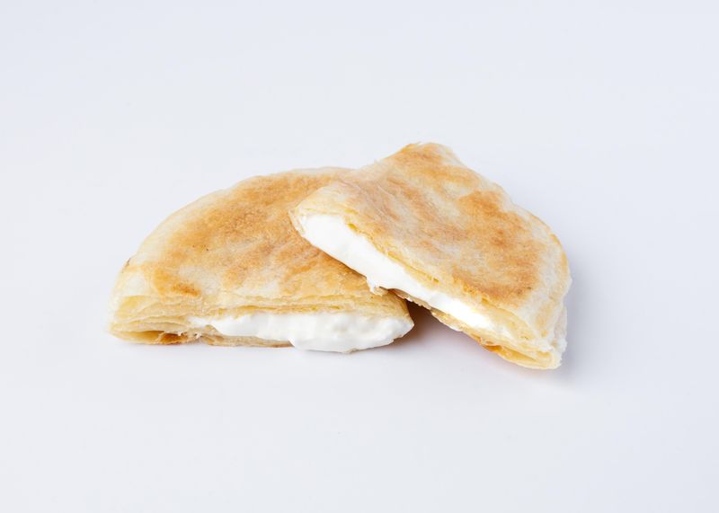 جباتي جبن مع حلاوة طحينه