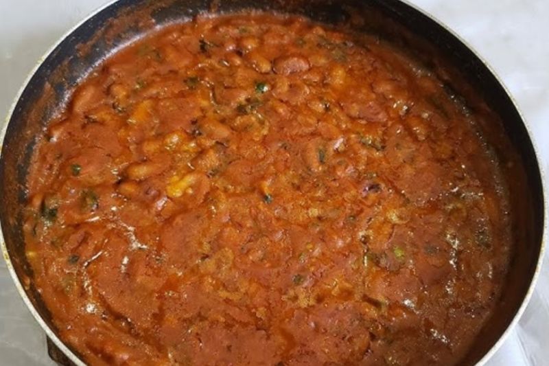 فاصوليا حمراء على الحجر