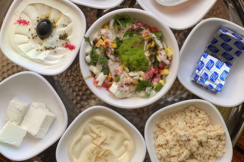 لبنه مع العسل والزيتون